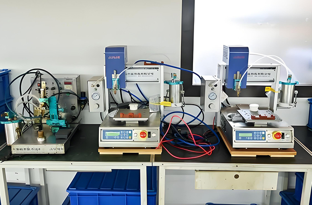 Máquina dispensadora automática de pegamento