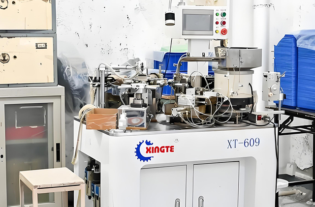 Máquina automática de bobinado de bobina móvil