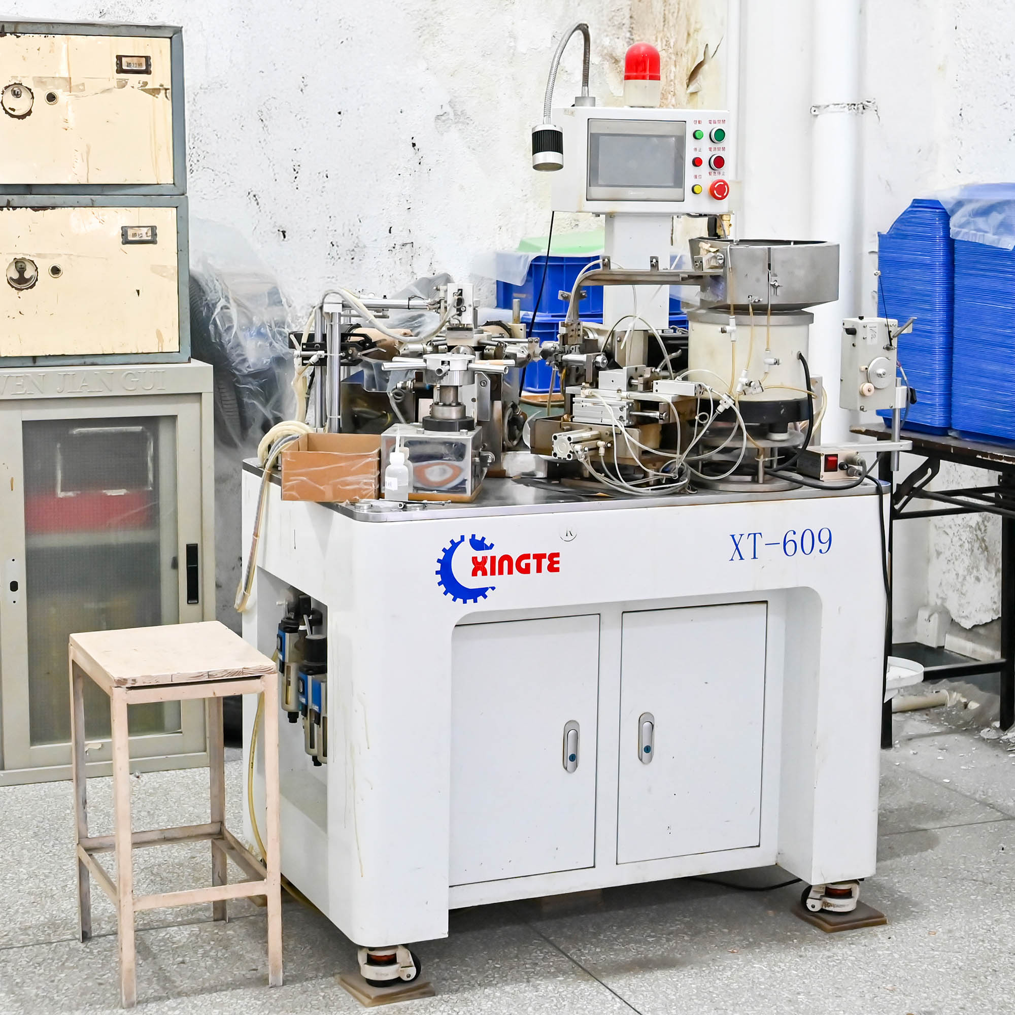 M&aacute;quina autom&aacute;tica de bobinado de bobina m&oacute;vil